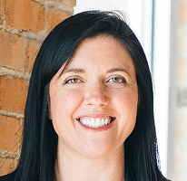 服務團隊中的客戶支援主管 Sophie Hartwell 肖像